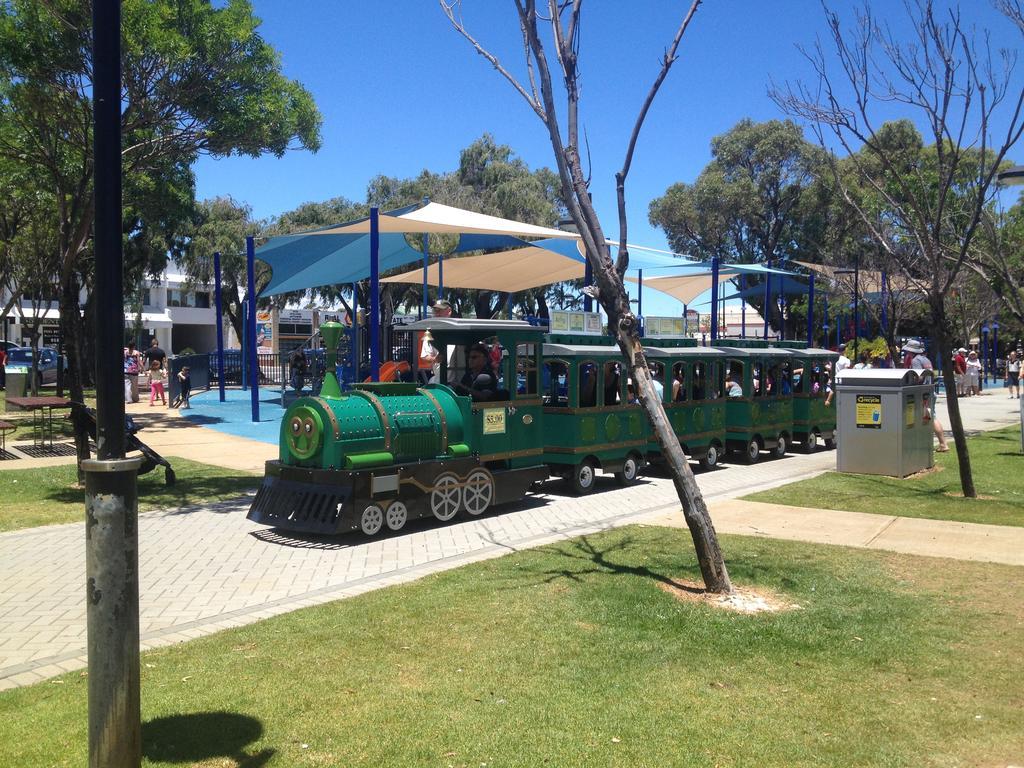 Mandurah Ocean Marina Chalets ภายนอก รูปภาพ