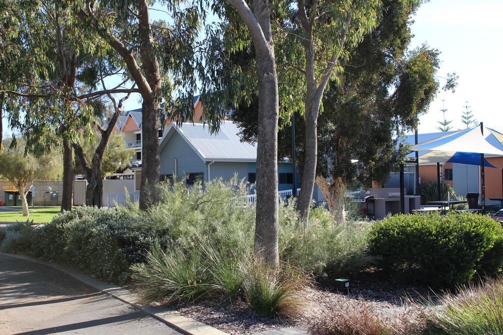 Mandurah Ocean Marina Chalets ภายนอก รูปภาพ