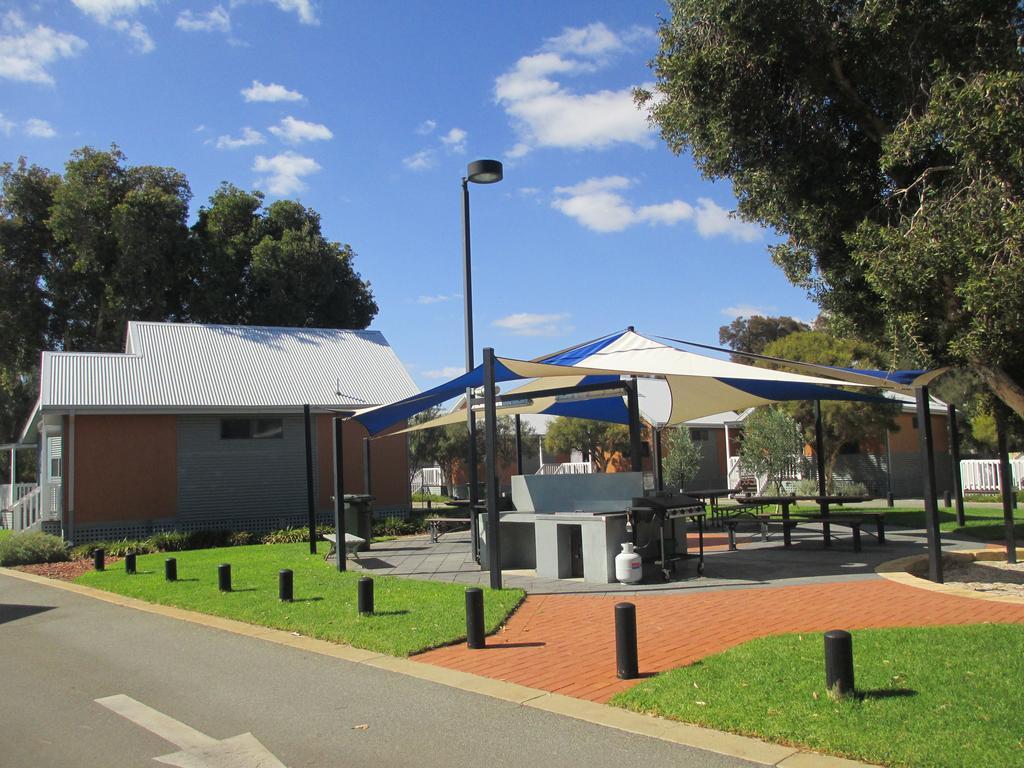 Mandurah Ocean Marina Chalets ภายนอก รูปภาพ