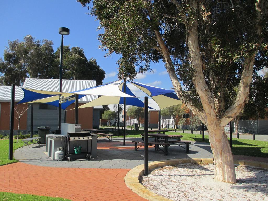 Mandurah Ocean Marina Chalets ภายนอก รูปภาพ