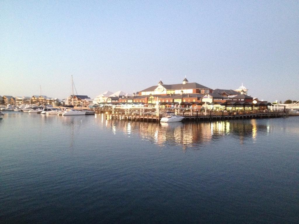 Mandurah Ocean Marina Chalets ภายนอก รูปภาพ
