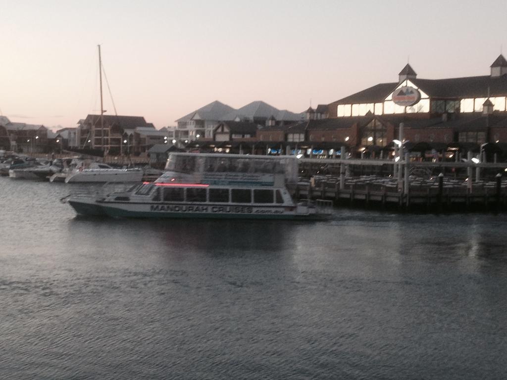 Mandurah Ocean Marina Chalets ภายนอก รูปภาพ