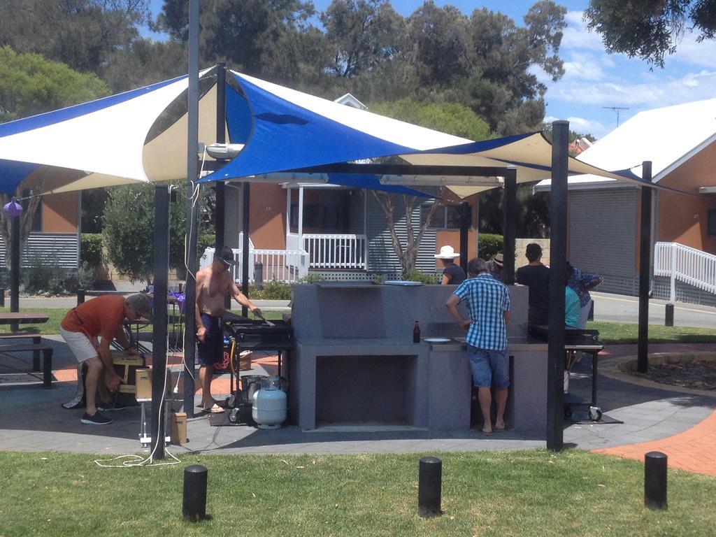 Mandurah Ocean Marina Chalets ภายนอก รูปภาพ
