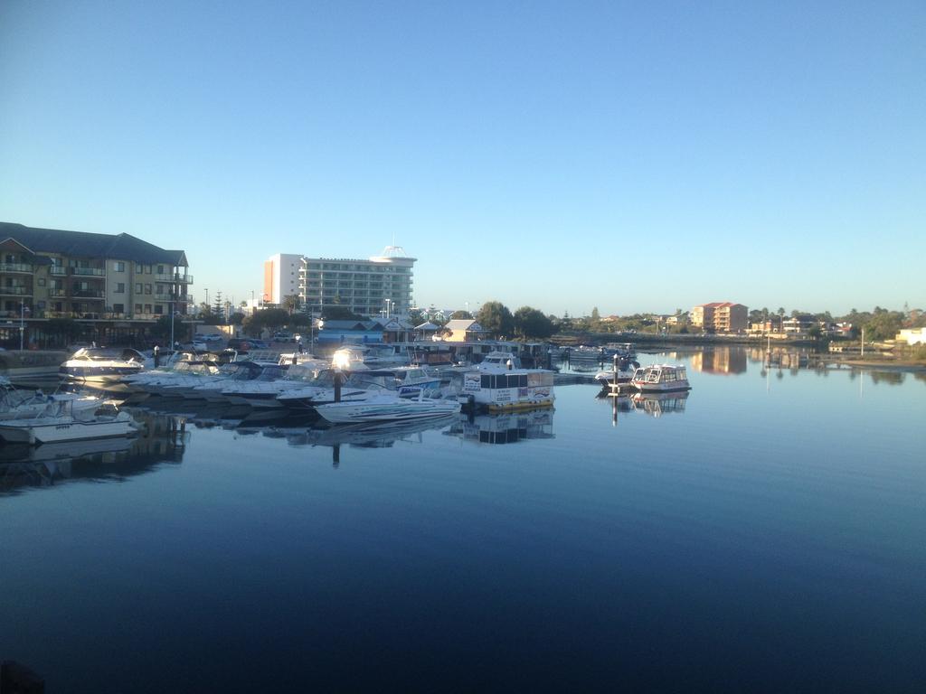 Mandurah Ocean Marina Chalets ภายนอก รูปภาพ