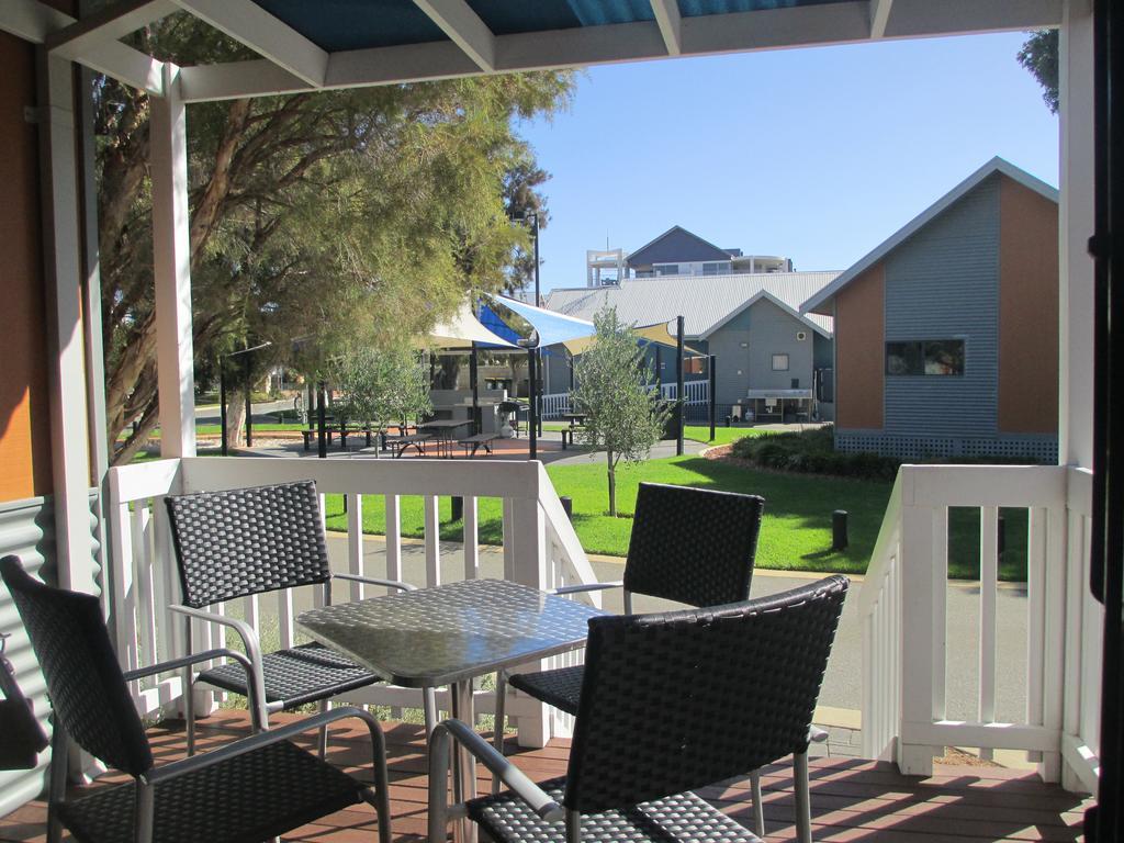 Mandurah Ocean Marina Chalets ภายนอก รูปภาพ